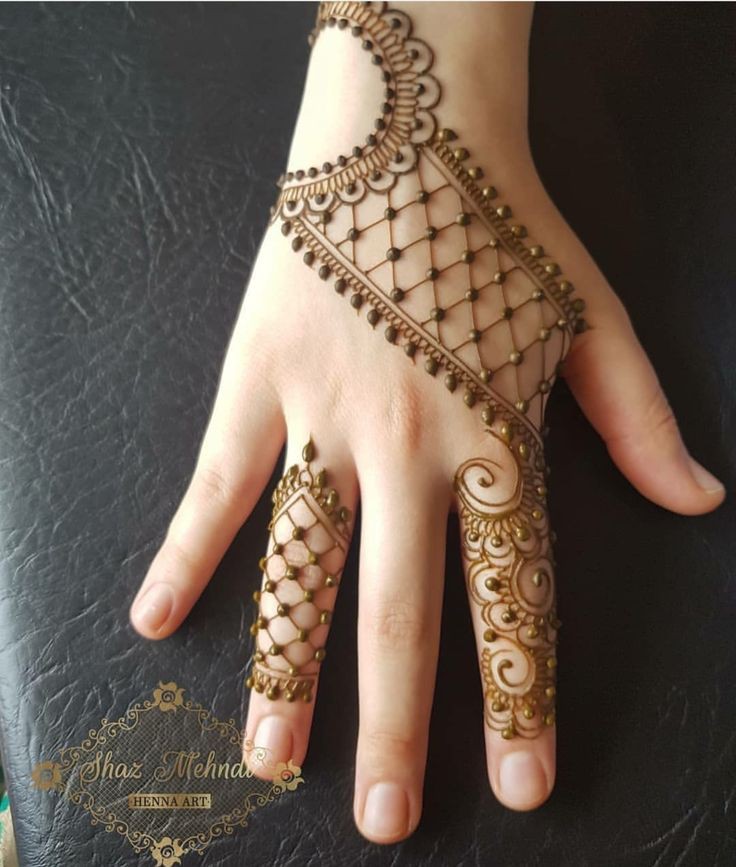 baby-girl-cute-easy-mehndi-designs-for-kids
