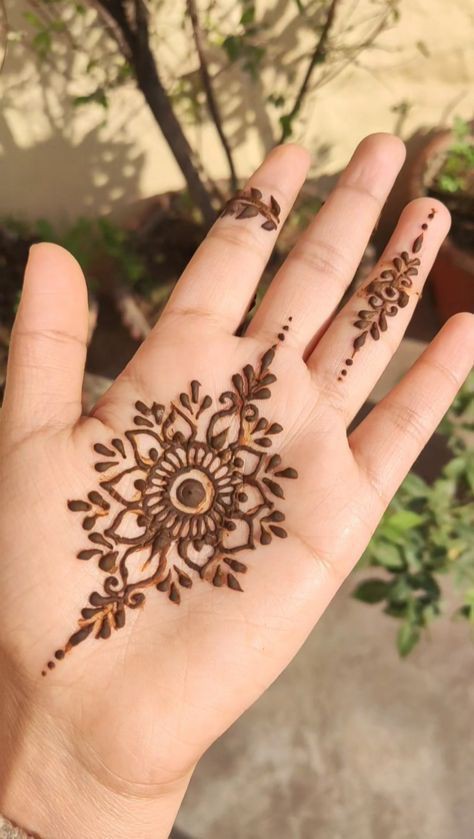 beginner-simple-mehndi-designs-for-kids-back-hand