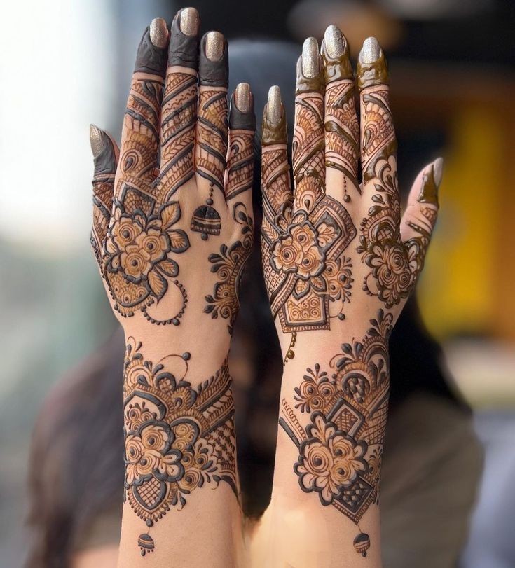 chand-simple-mehndi-design-stylish-front-hand