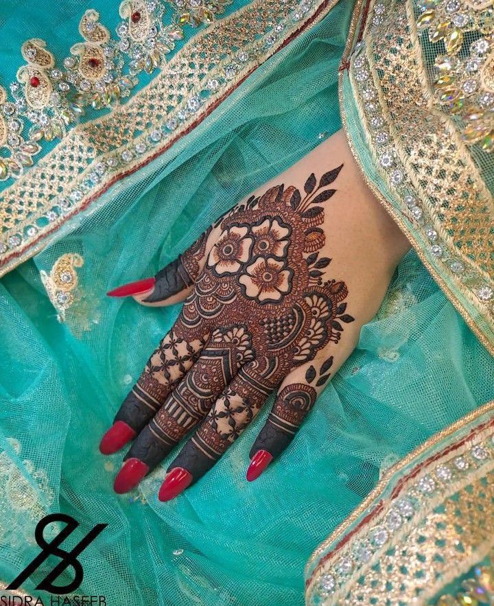 cute-simple-mehndi-design-front-hand