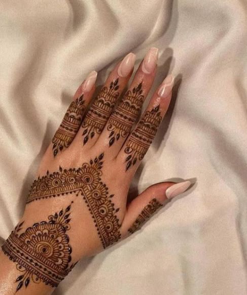 easy-mehndi-design-for-kids-competition