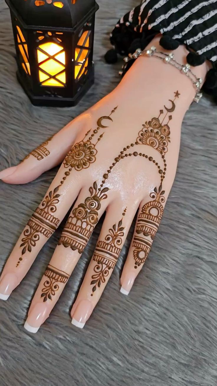 easy-mehndi-design-for-kids-competition