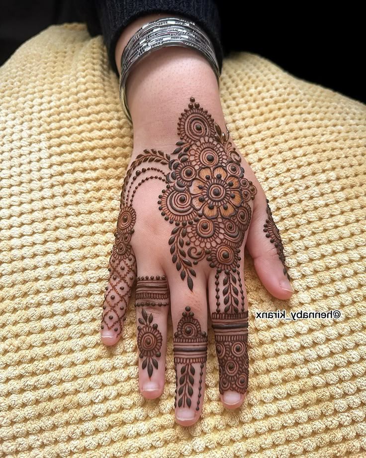 easy-mehndi-design-photo-circle