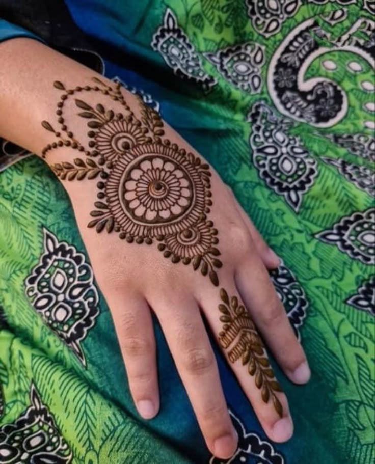 girl-cute-easy-mehndi-designs-for-kids-front-hand