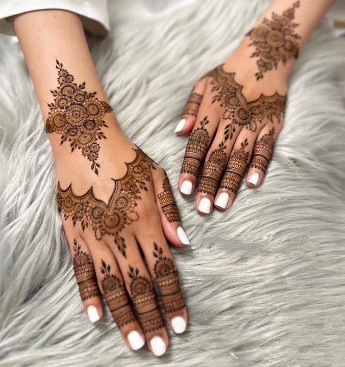 mehndi-design-for-girls-simple-and-beautiful-stylish-front-hand
