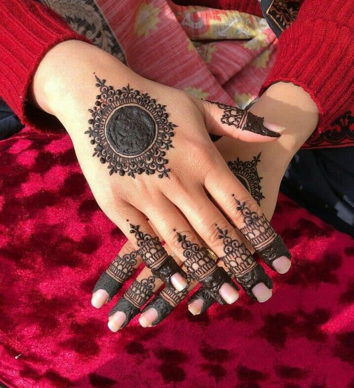 mehndi-design-for-girls-simple-and-beautiful-stylish-front-hand