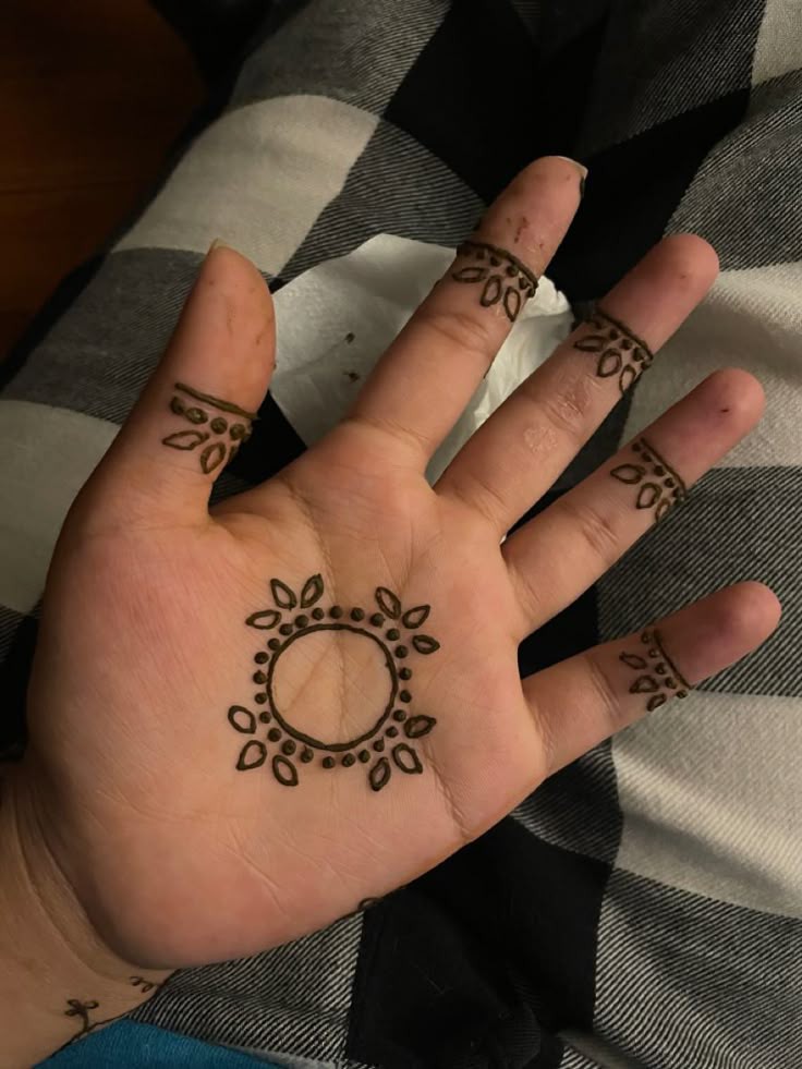 mehndi-design-for-kids-cute