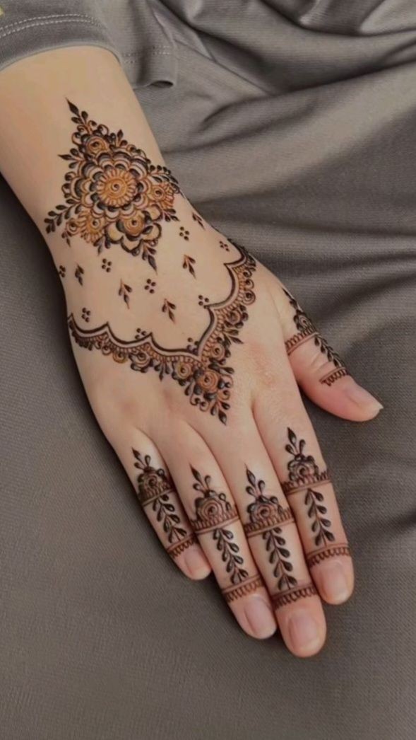 mehndi-design-simple-and-beautiful-stylish-front-hand