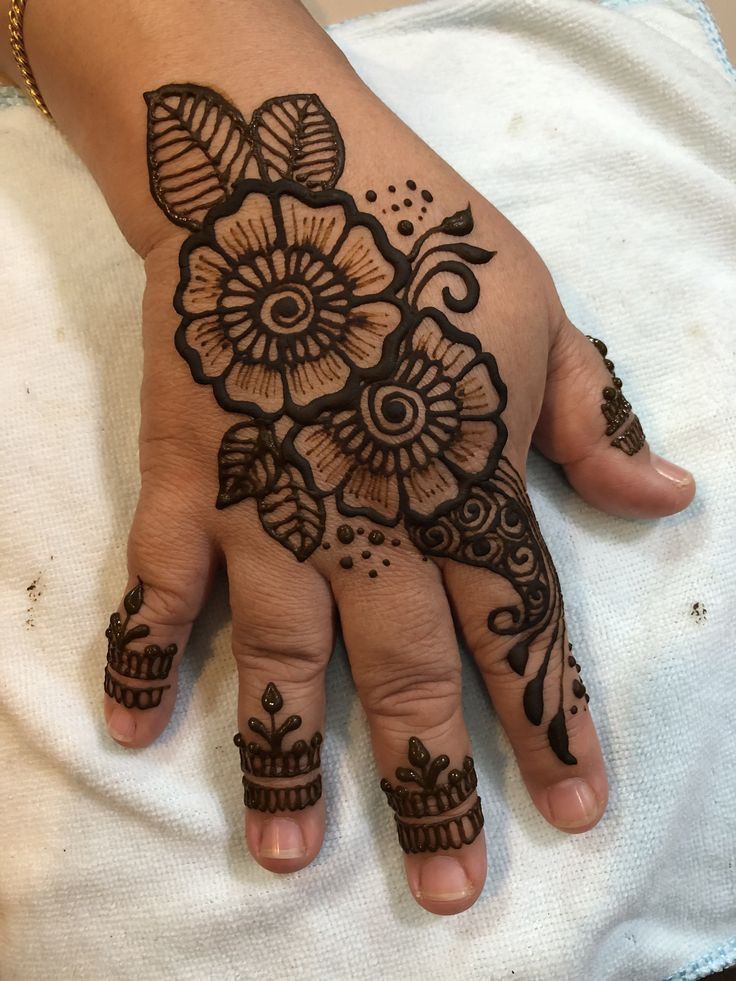 mehndi-designs-for-kids-cartoon