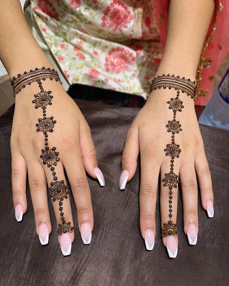 mehndi-designs-for-kids-front-hand-simple-and-beautiful