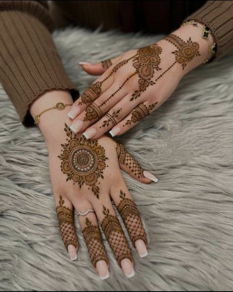 simple-mehndi-design-aage-ki-aesthetic