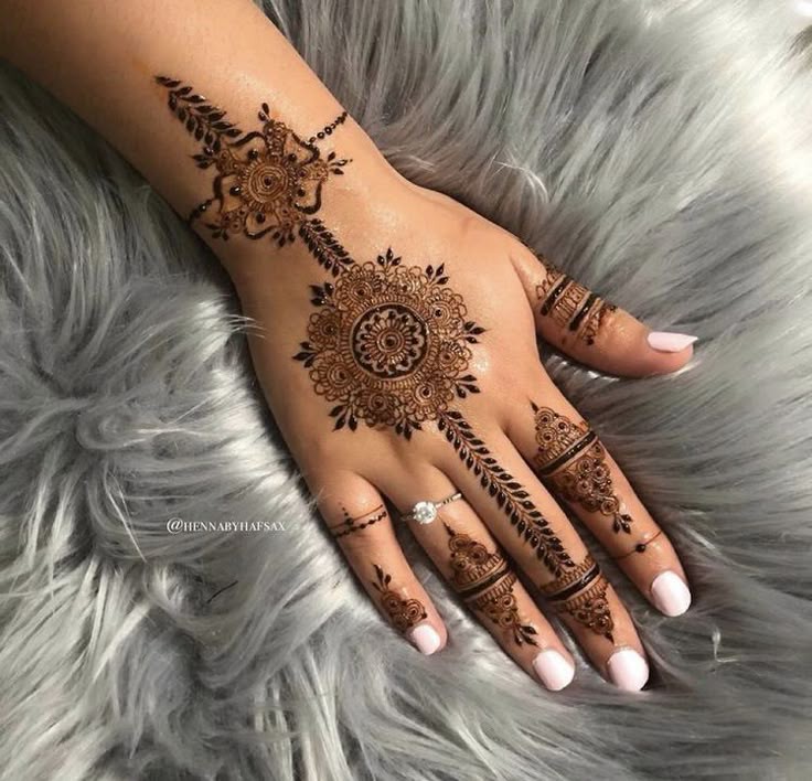 simple-mehndi-design-arabic