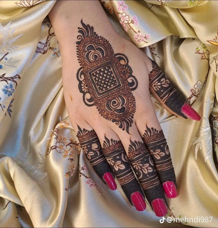 simple-mehndi-design-arabic-back-hand