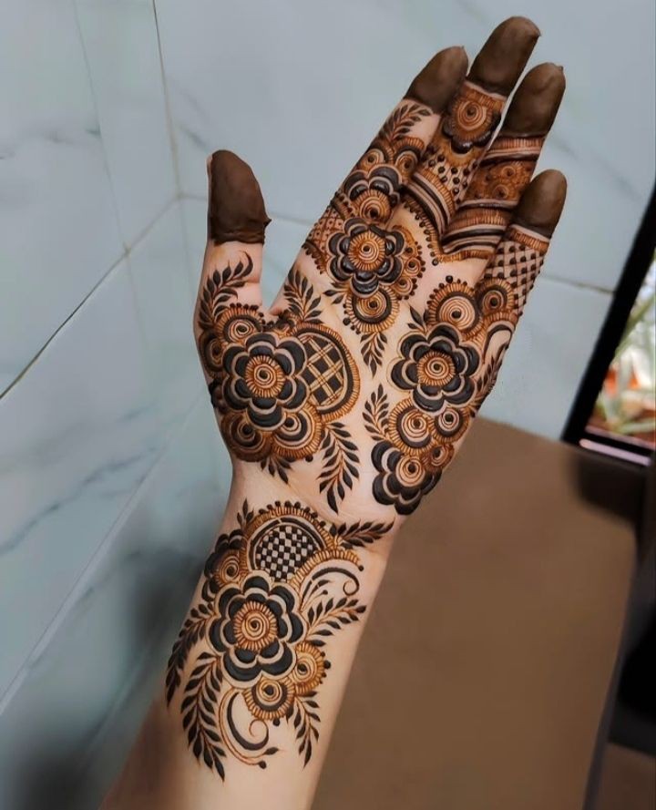 simple-mehndi-design-back-hand-aage-ka