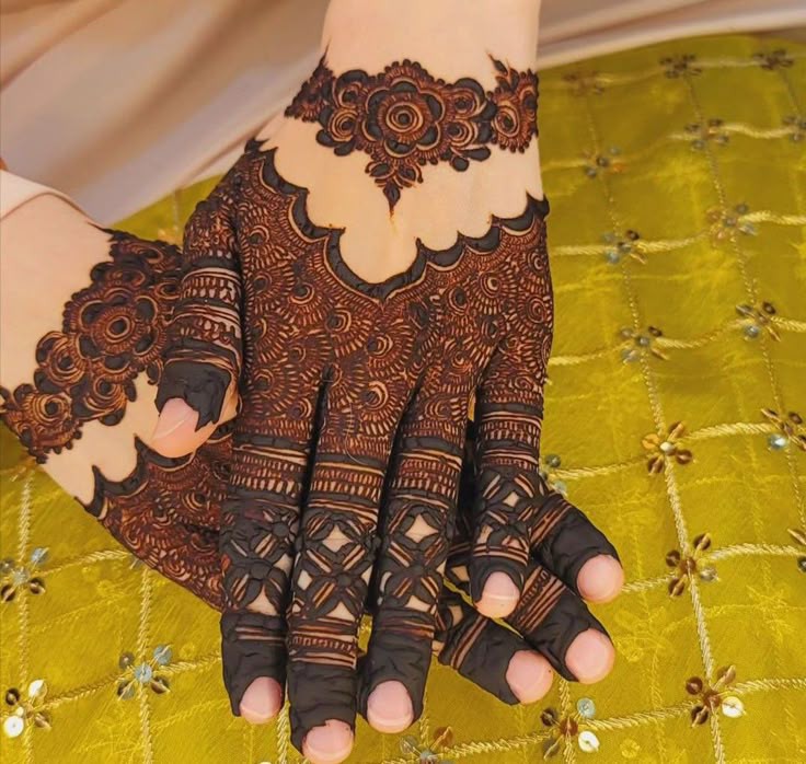 simple-mehndi-design-back