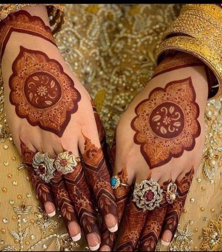 simple-mehndi-design-circle-front-hand