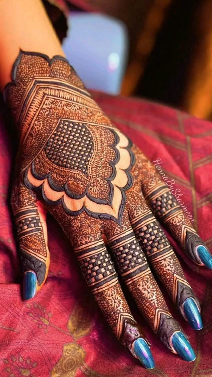 simple-mehndi-design-circle-front-hand