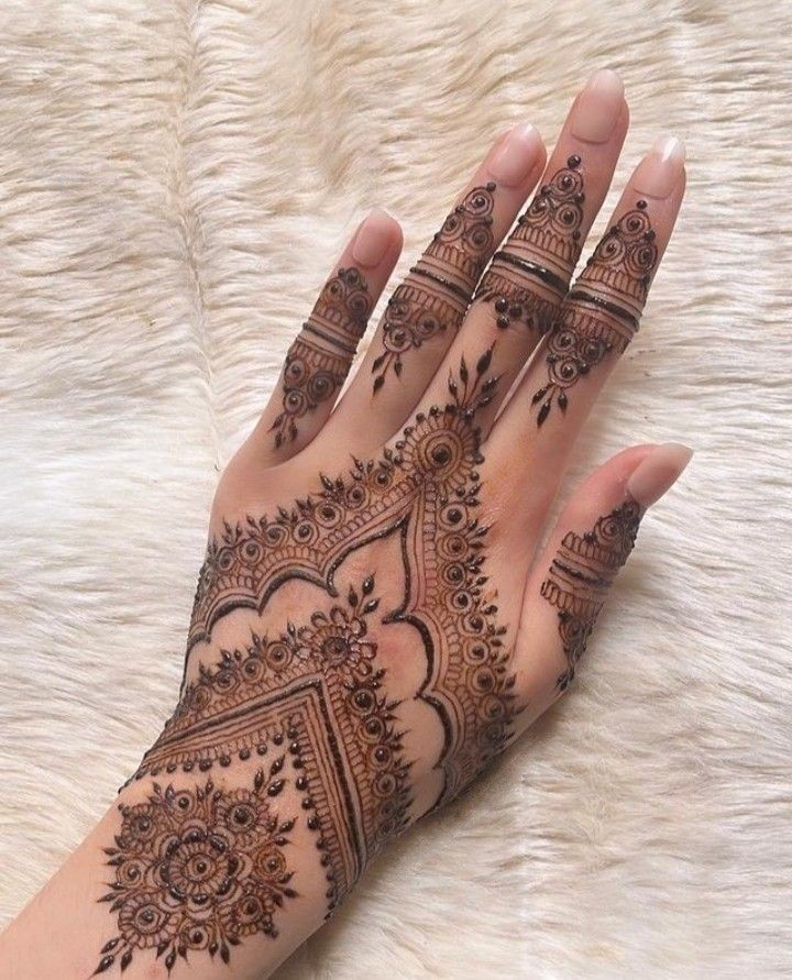 simple-mehndi-design-dubai-pattern