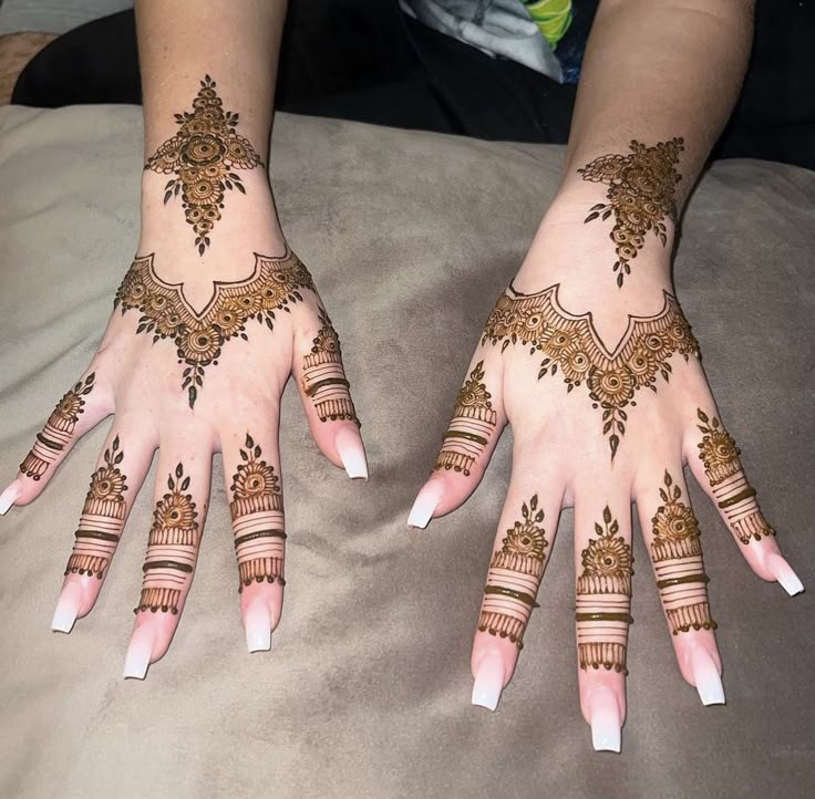 simple-mehndi-design-easy-and-beautiful-front-hand