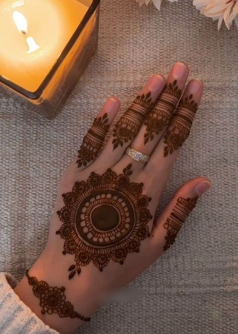 simple-mehndi-design-front-hand-cute