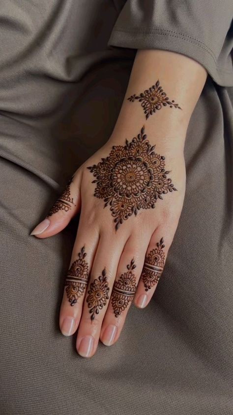 simple-mehndi-design-front-hand-stylish-front-hand
