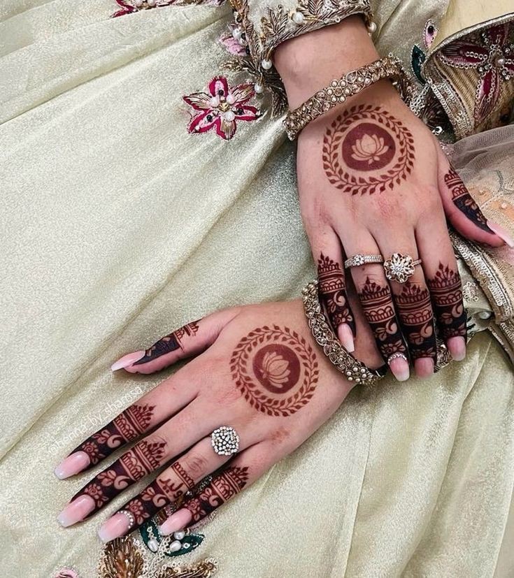 simple-mehndi-design-front-hand-stylish-front-hand