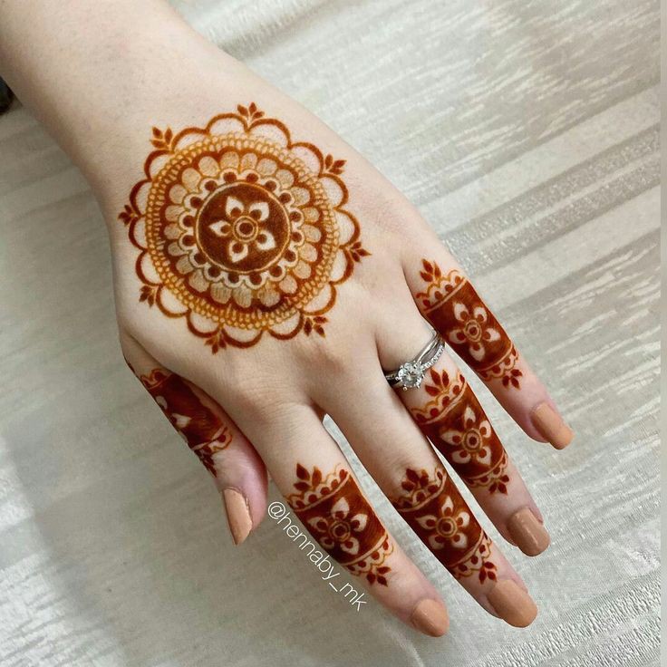 simple-mehndi-design-photo-back-hand-front-and-back