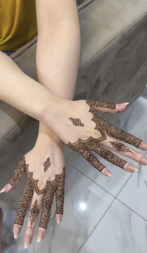 simple-mehndi-design-photo-back-side