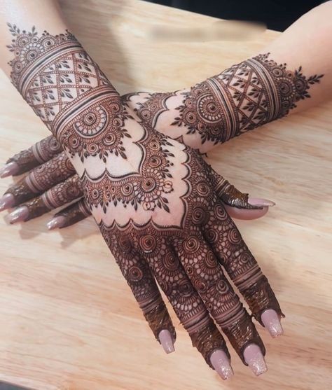 simple-mehndi-design-photo-back-side