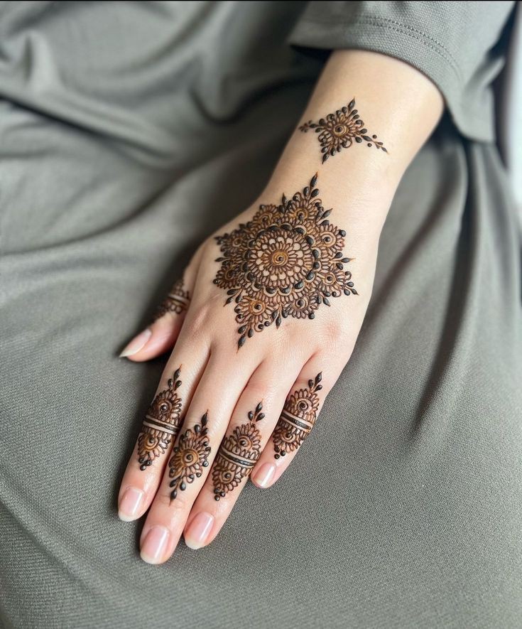 simple-mehndi-design-photo-back-simple