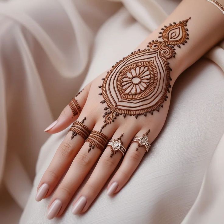 simple-mehndi-design-photo-circle