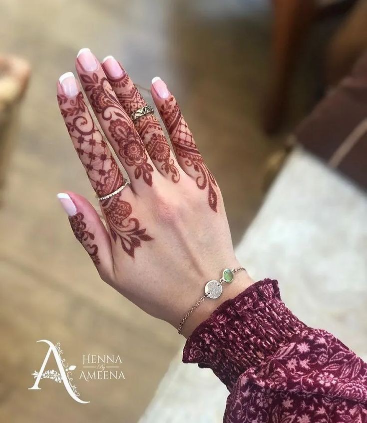 simple-mehndi-design-stylish-easy-front-hand