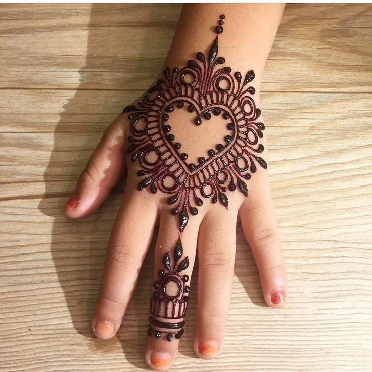 simple-mehndi-designs-for-kids-butterfly