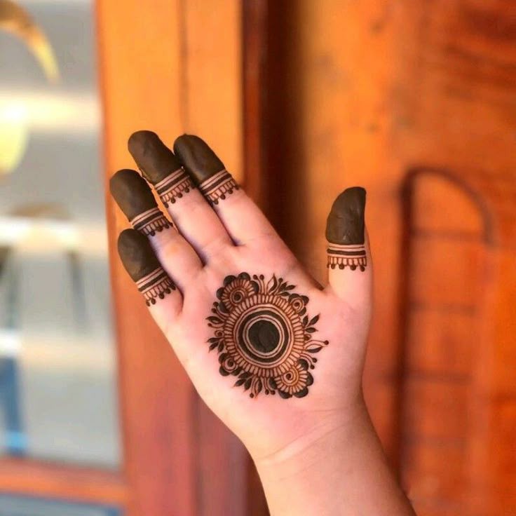 simple-mehndi-designs-for-kids-front-hand
