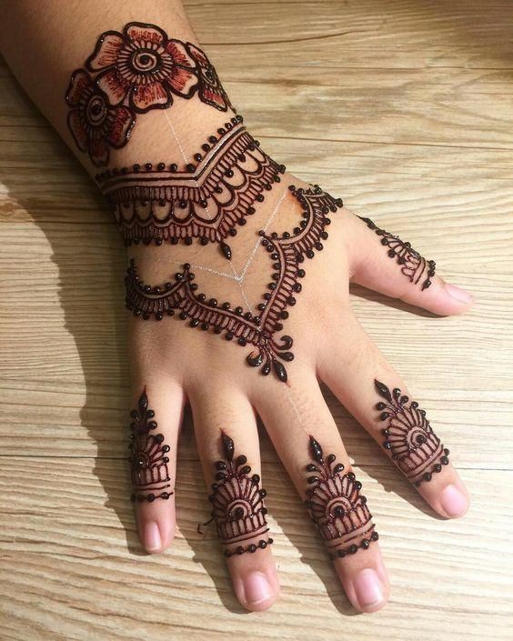 simple-mehndi-designs-for-kids-front-side