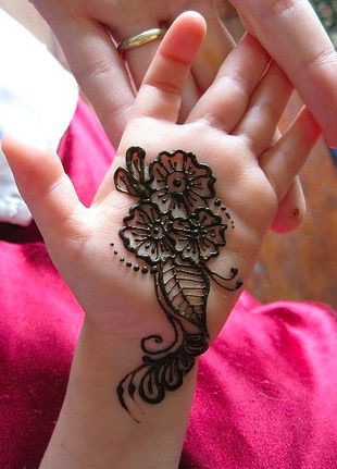 simple-mehndi-designs-for-kids-full-hand-front-and-back