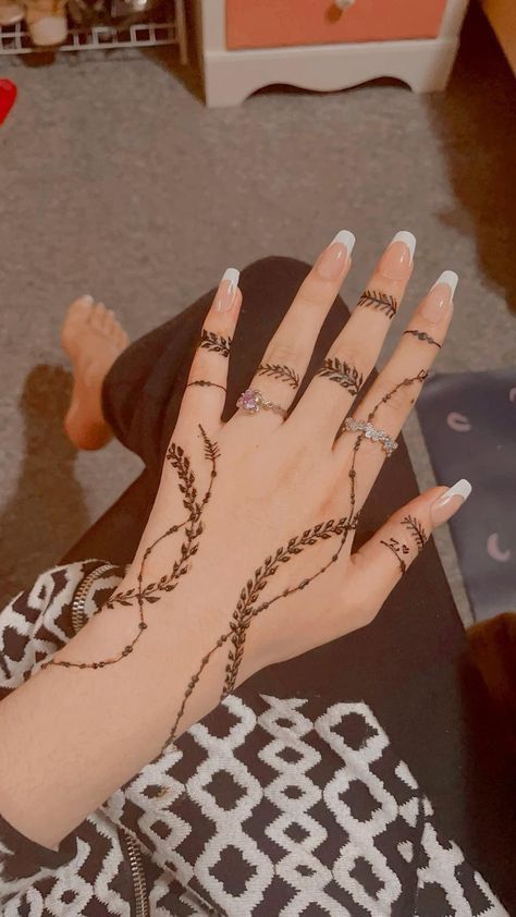 Finger-Mehndi-Design-Images