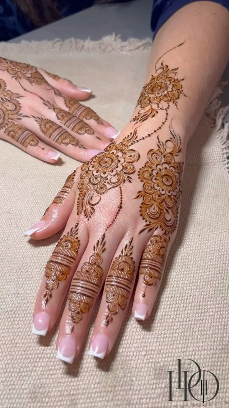 arabic-front-mehndi-design-easy-and-beautiful arabic-front-mehndi-design-easy-and-beautiful