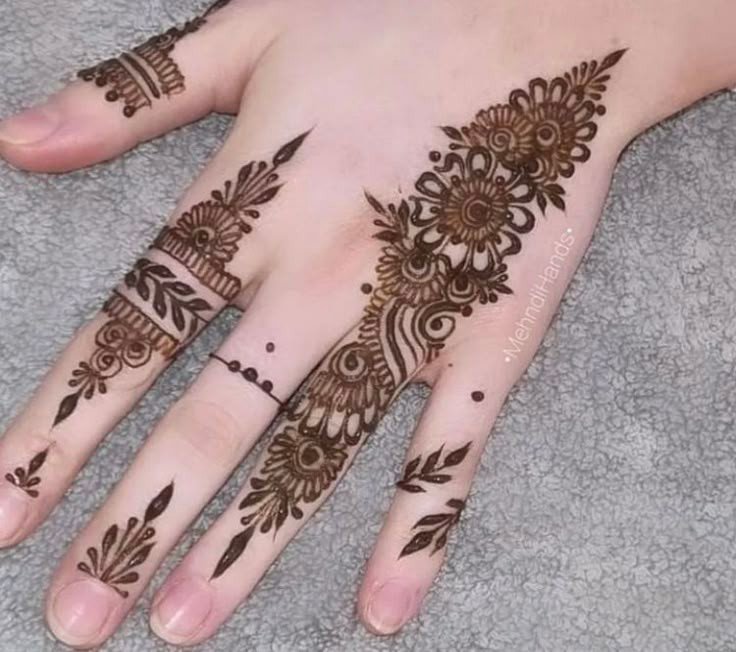 arabic-front-mehndi-design-easy-and-beautiful-front-hand arabic-front-mehndi-design-easy-and-beautiful-front-hand