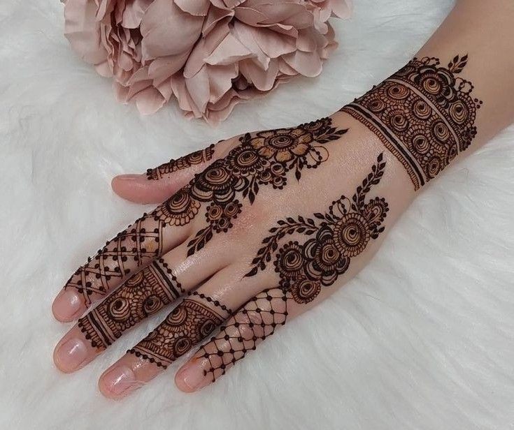 arabic-mehndi-design-aage-hath-ki