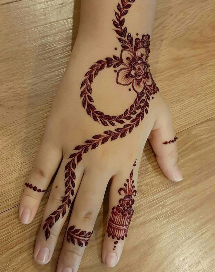 back-hand-simple-arabic-mehndi-design