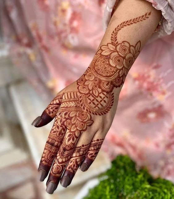 circle-arabic-easy-mehndi-design-for-karva-chauth-full-hand