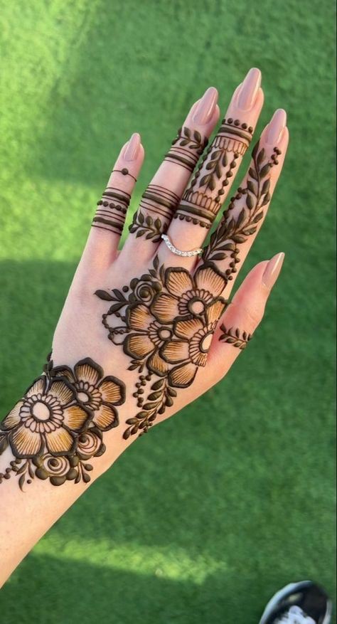 easy-arabic-mehndi-design-back-hand