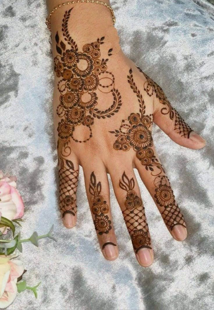 easy-mehndi-design-back-hand easy-mehndi-design-back-hand