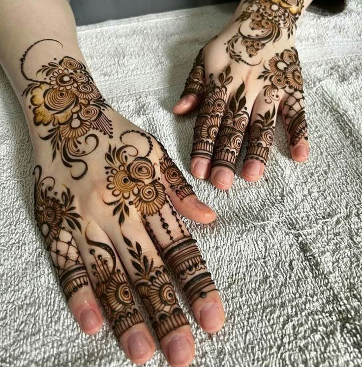 easy-mehndi-design-beginners-back-hand easy-mehndi-design-beginners-back-hand