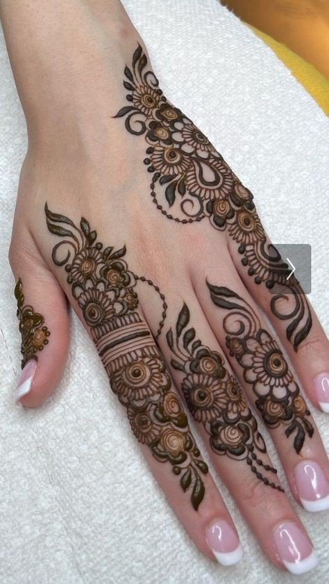 easy-mehndi-design-for-karva-chauth-arabic-front-hand easy-mehndi-design-for-karva-chauth-arabic-front-hand