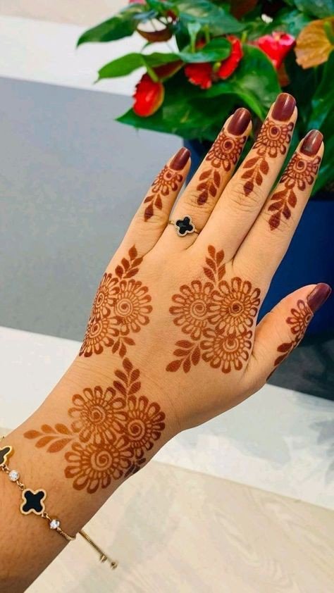 easy-mehndi-design-for-karva-chauth-back-side easy-mehndi-design-for-karva-chauth-back-side