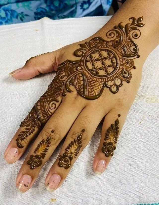 easy-mehndi-design-for-karva-chauth-back easy-mehndi-design-for-karva-chauth-back