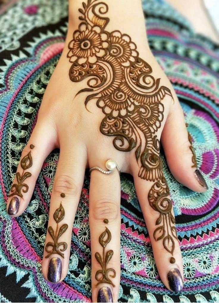 easy-mehndi-design-for-karva-chauth-front-hand easy-mehndi-design-for-karva-chauth-front-hand
