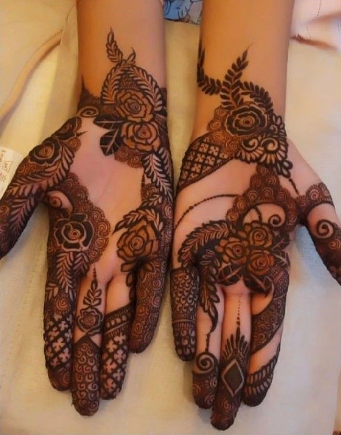 front-hand-simple-mehndi-design-circle-full-hand
